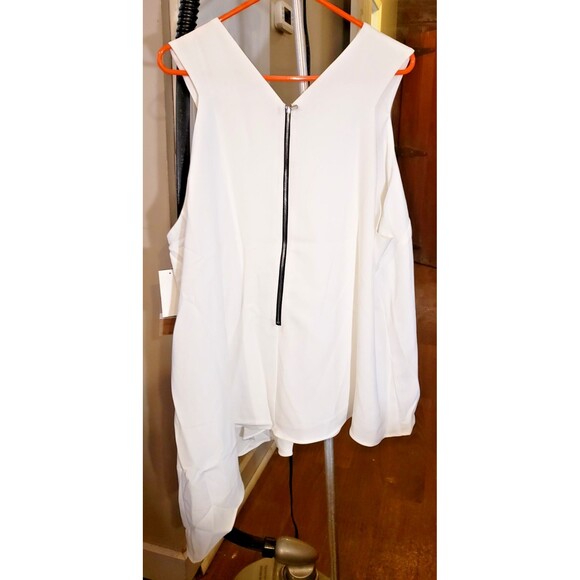 NWT -Rachel Roy - Sleeveless Ivory/Cream Asymmetrical Blouse Size 3X - Picture 3 of 8